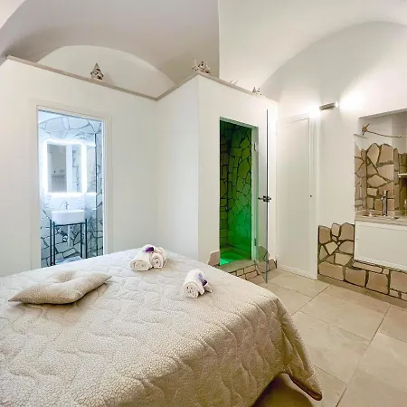 Oda ve Kahvaltı Messapica 4*